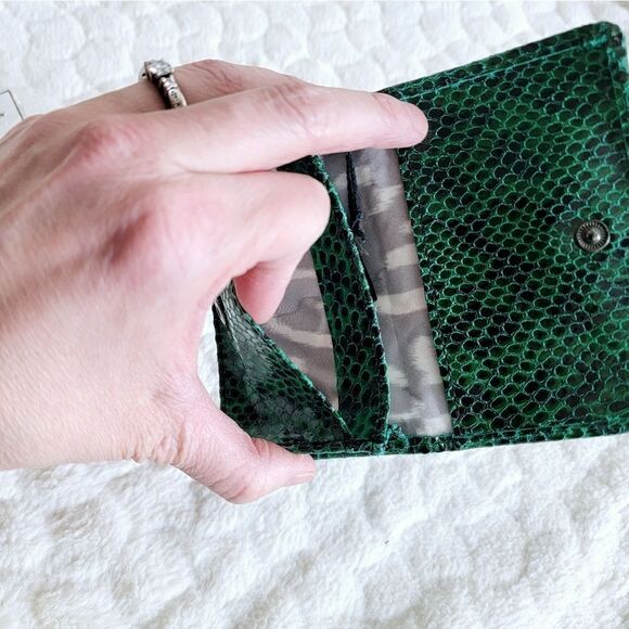 NEW Aimee Kestenberg Sammy bifold wallet emerald green snakeskin leather - Picture 5 of 8
